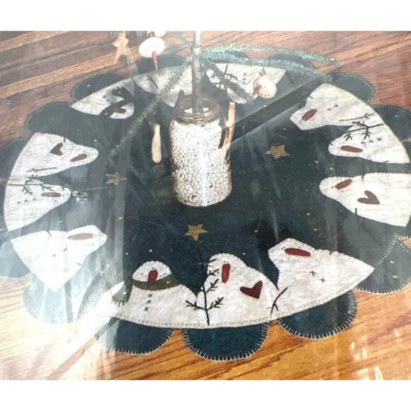 Country Stitches Winter Gathering Tree Skirt Kit  Complete Pattern & Felt Set Fo - Picture 1 of 4